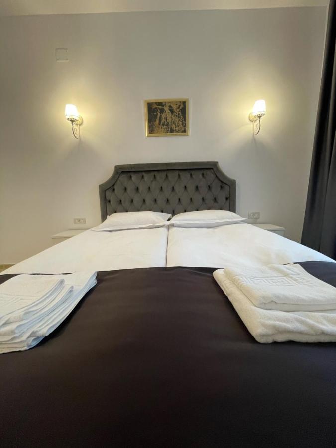 Hotel Cochet Boutique Târgu Jiu Exteriér fotografie