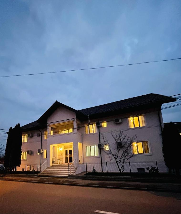Hotel Cochet Boutique Târgu Jiu Exteriér fotografie