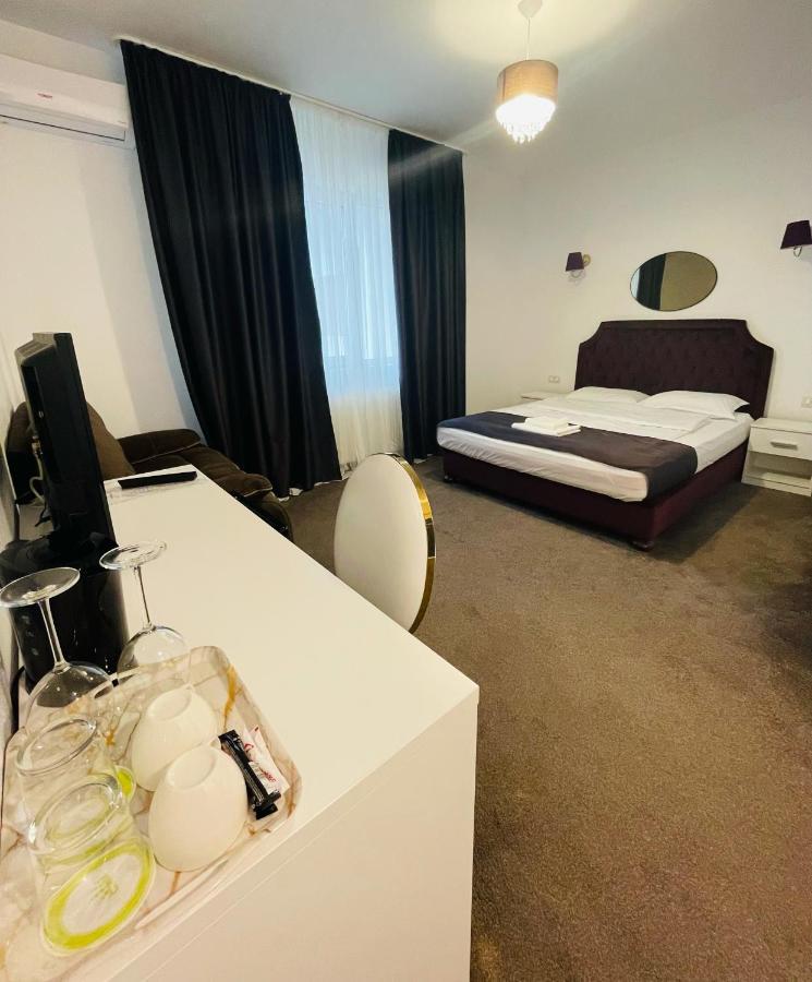 Hotel Cochet Boutique Târgu Jiu Exteriér fotografie