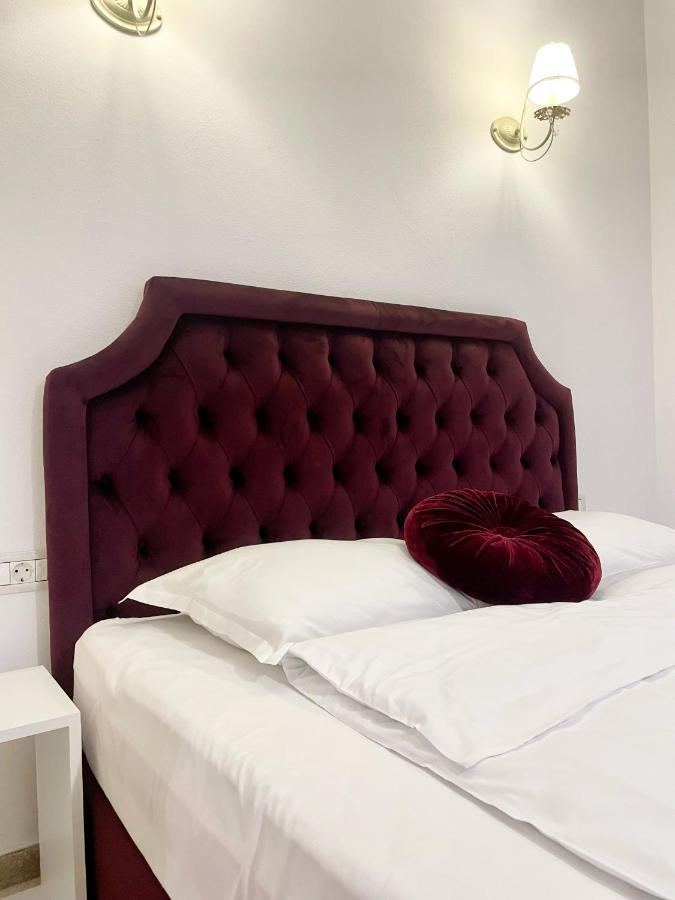 Hotel Cochet Boutique Târgu Jiu Exteriér fotografie