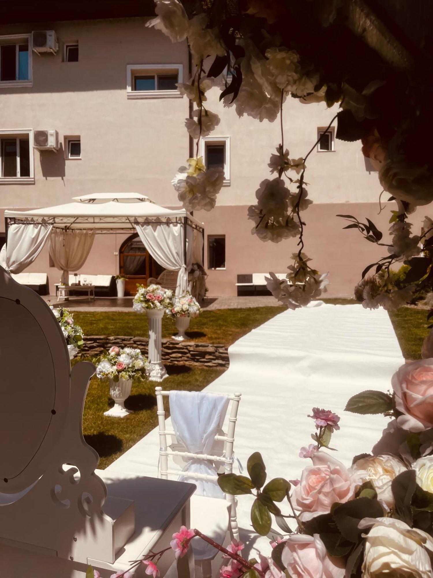 Hotel Cochet Boutique Târgu Jiu Exteriér fotografie