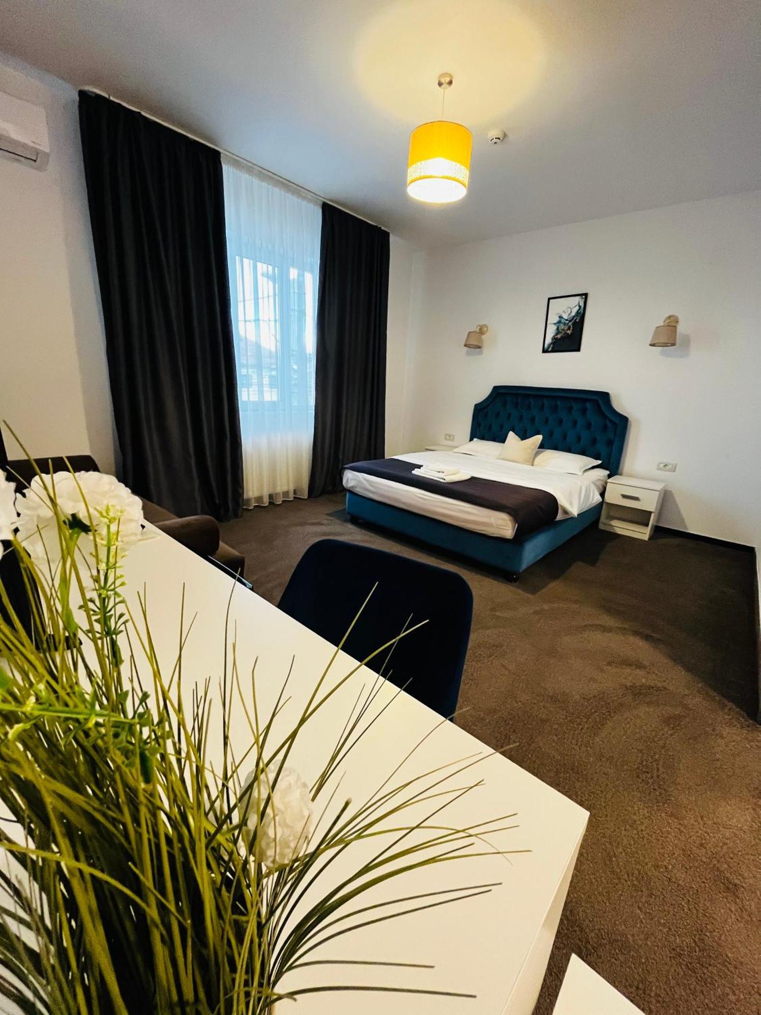 Hotel Cochet Boutique Târgu Jiu Exteriér fotografie