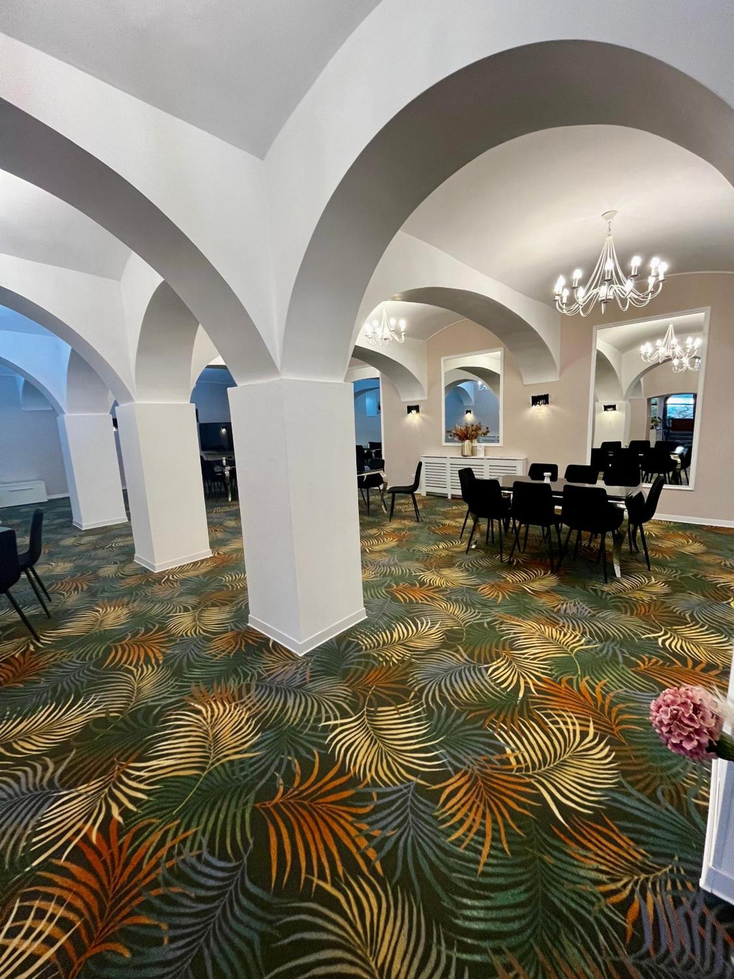 Hotel Cochet Boutique Târgu Jiu Exteriér fotografie