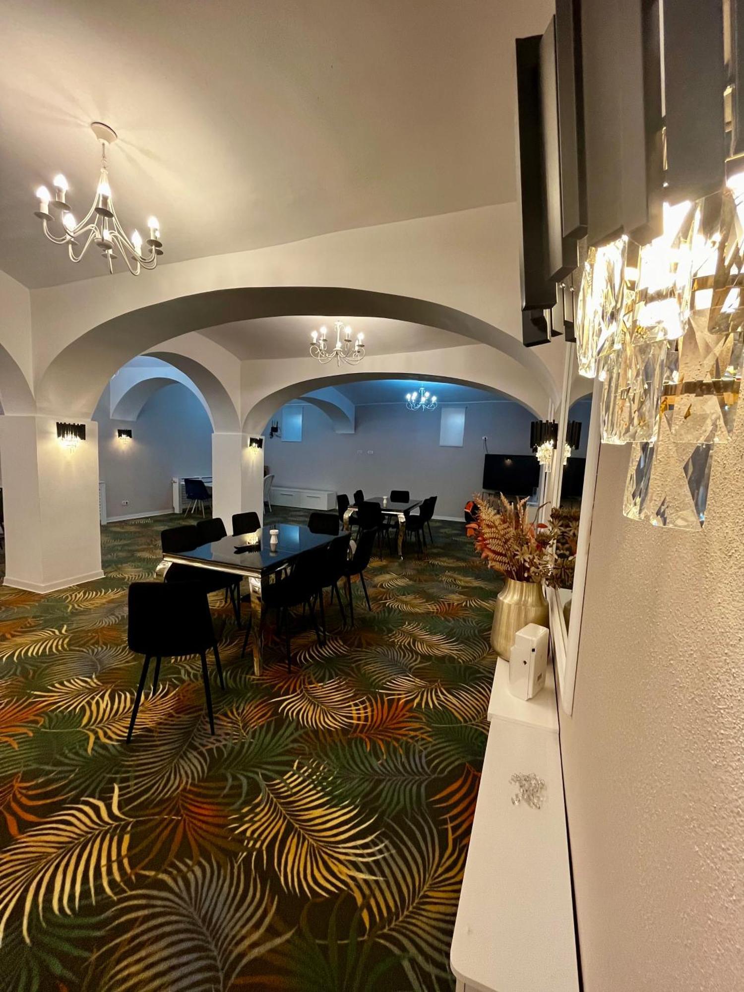 Hotel Cochet Boutique Târgu Jiu Exteriér fotografie