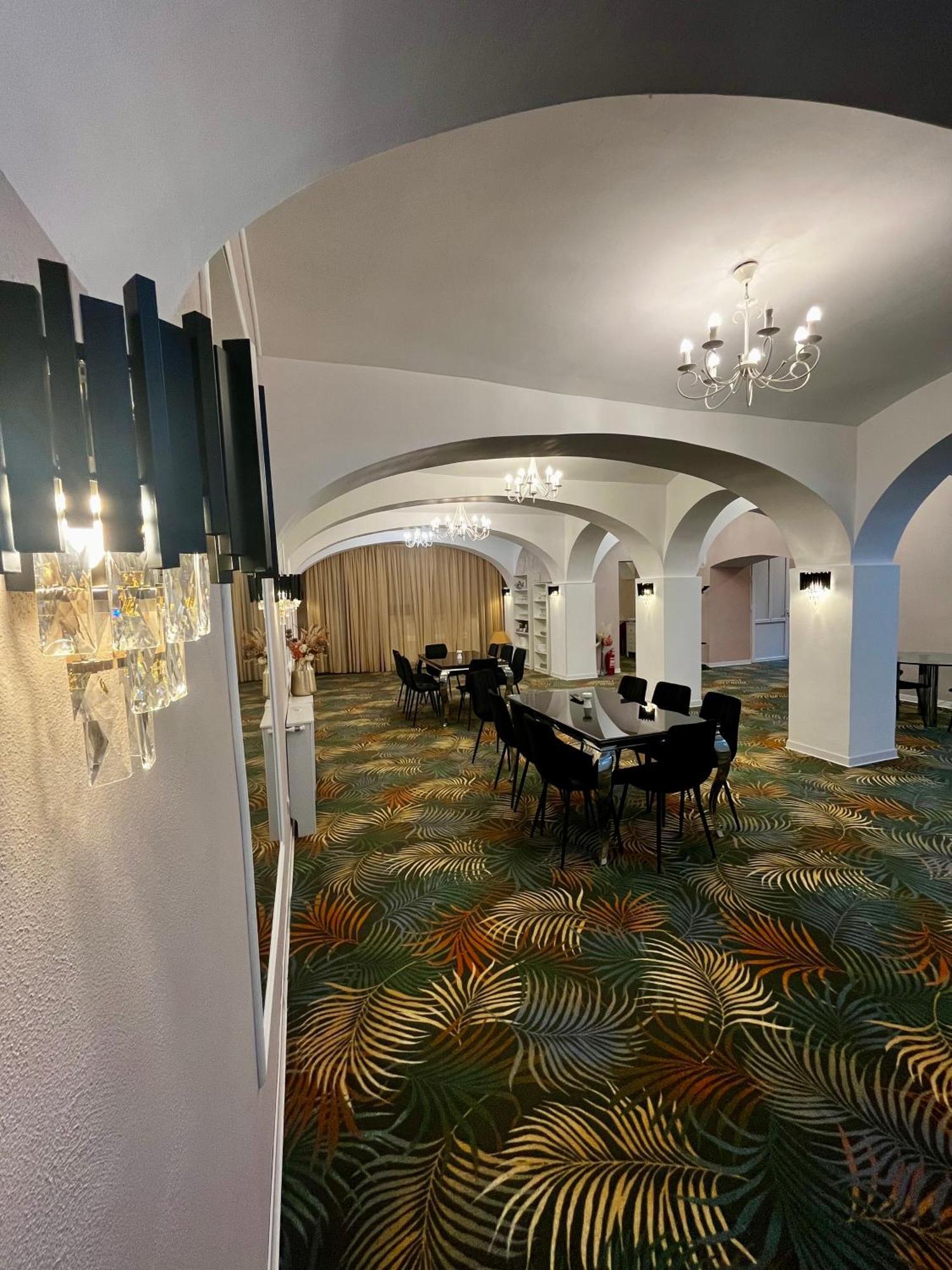 Hotel Cochet Boutique Târgu Jiu Exteriér fotografie
